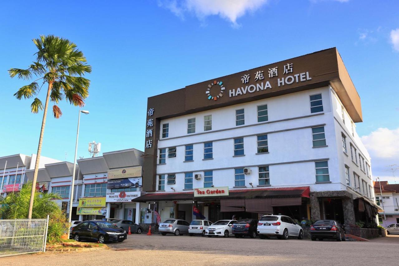 Havona Hotel - Taman Tropika Кулаи Экстерьер фото