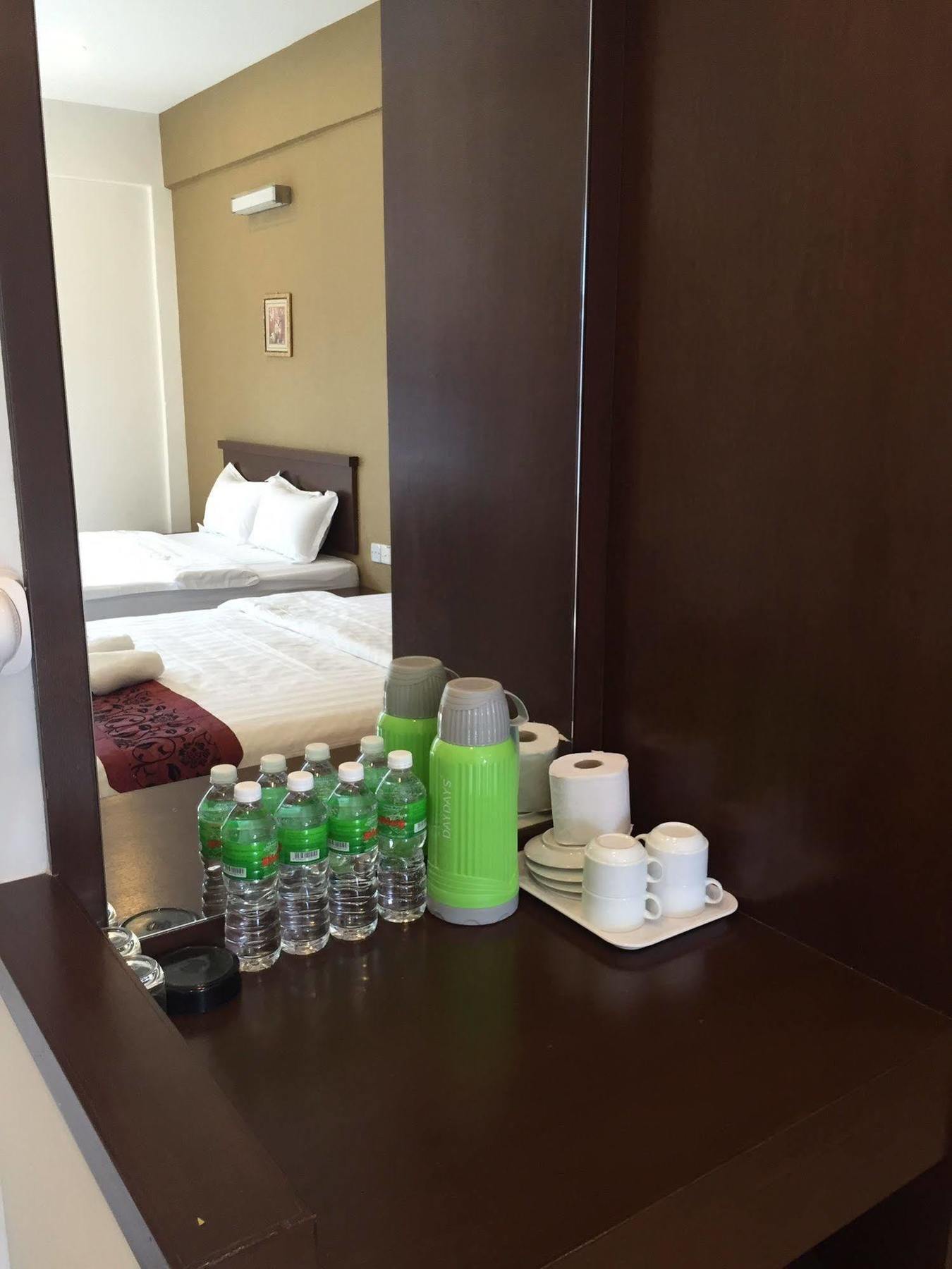 Havona Hotel - Taman Tropika Кулаи Экстерьер фото