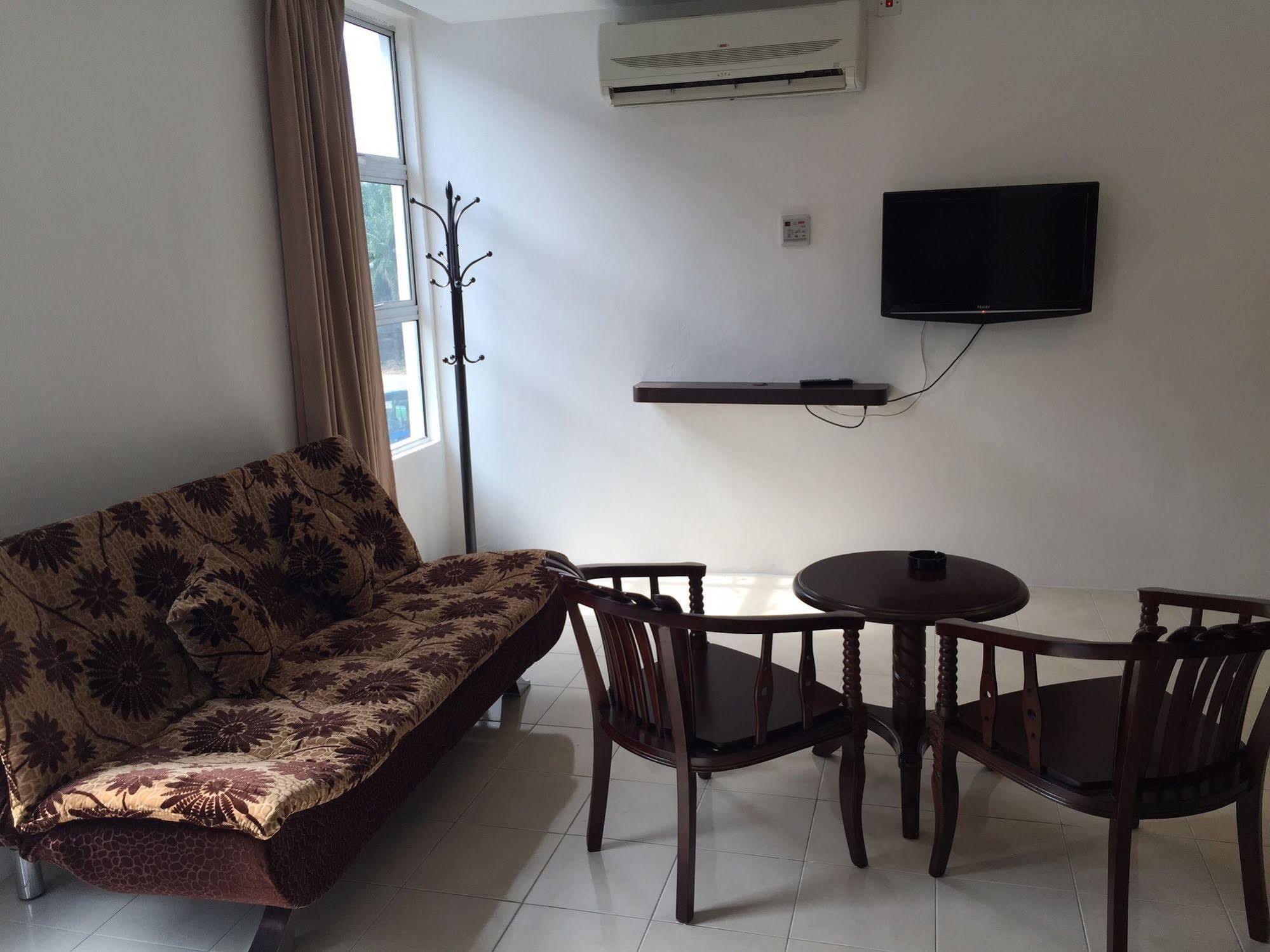 Havona Hotel - Taman Tropika Кулаи Экстерьер фото
