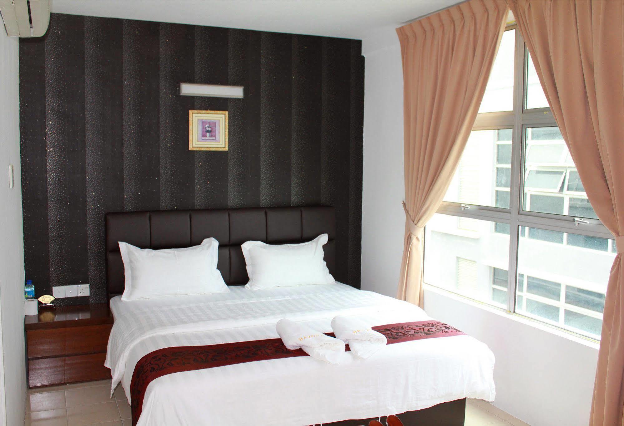 Havona Hotel - Taman Tropika Кулаи Экстерьер фото