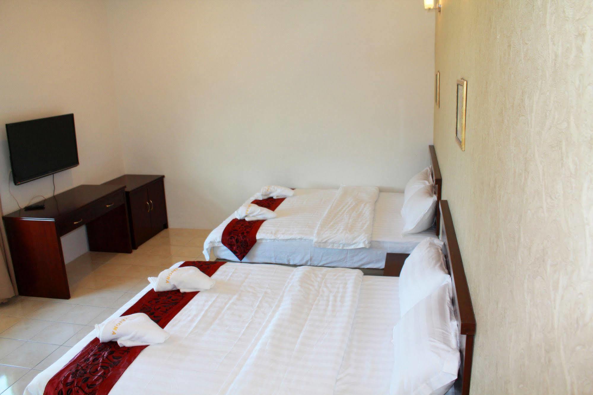 Havona Hotel - Taman Tropika Кулаи Экстерьер фото