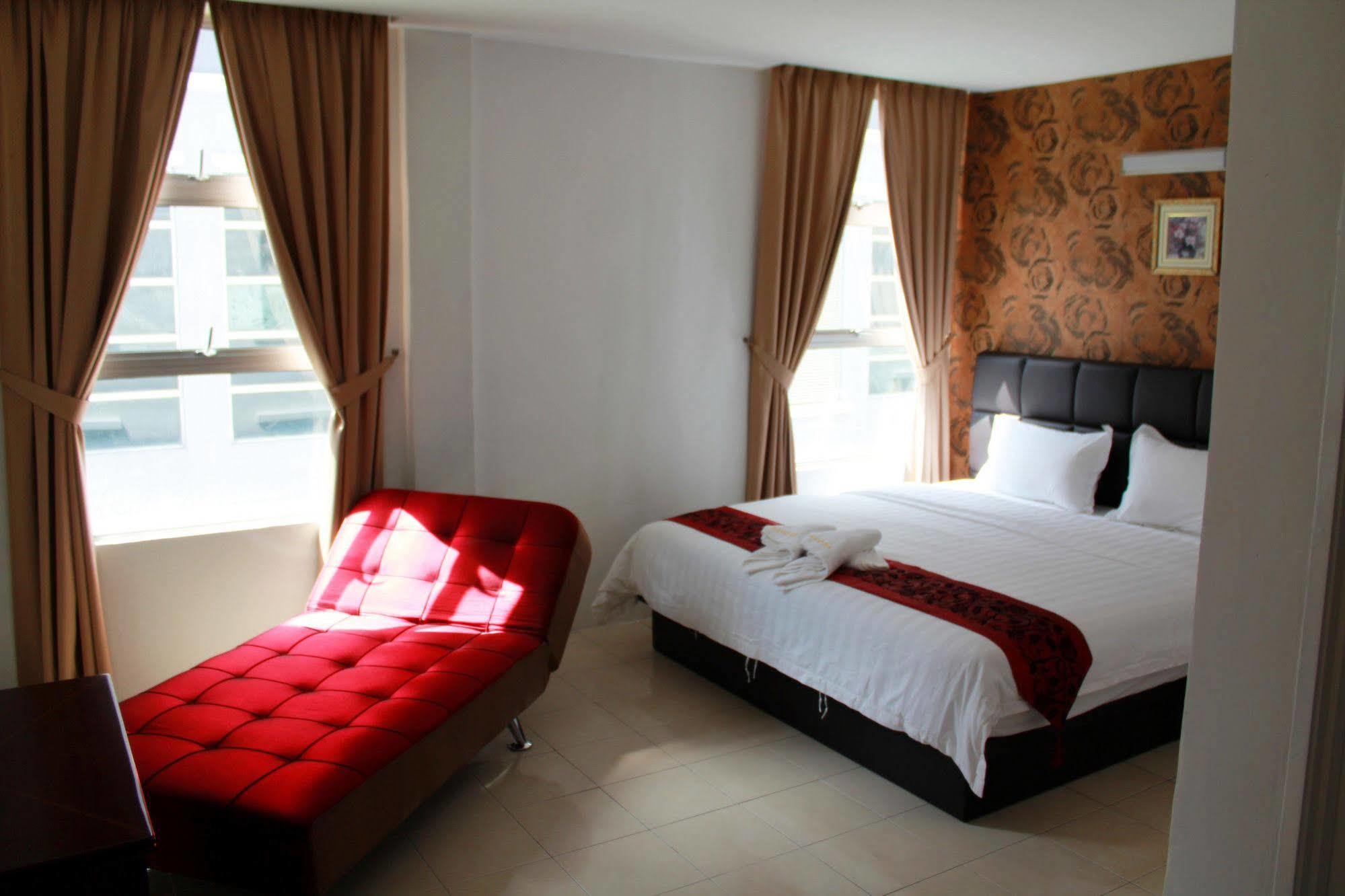 Havona Hotel - Taman Tropika Кулаи Экстерьер фото