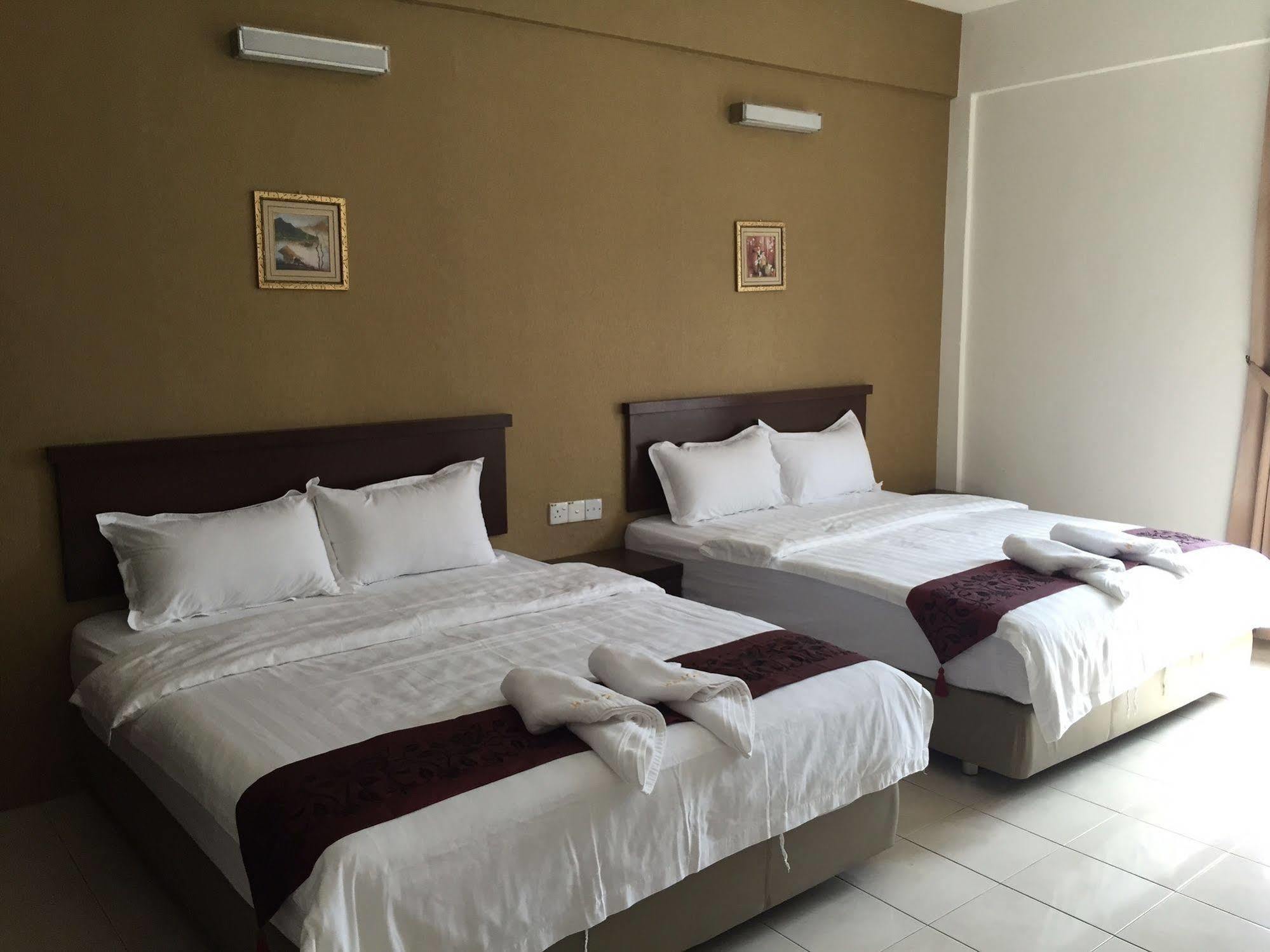 Havona Hotel - Taman Tropika Кулаи Экстерьер фото