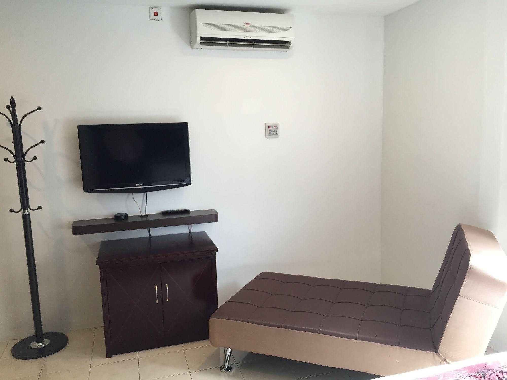 Havona Hotel - Taman Tropika Кулаи Экстерьер фото