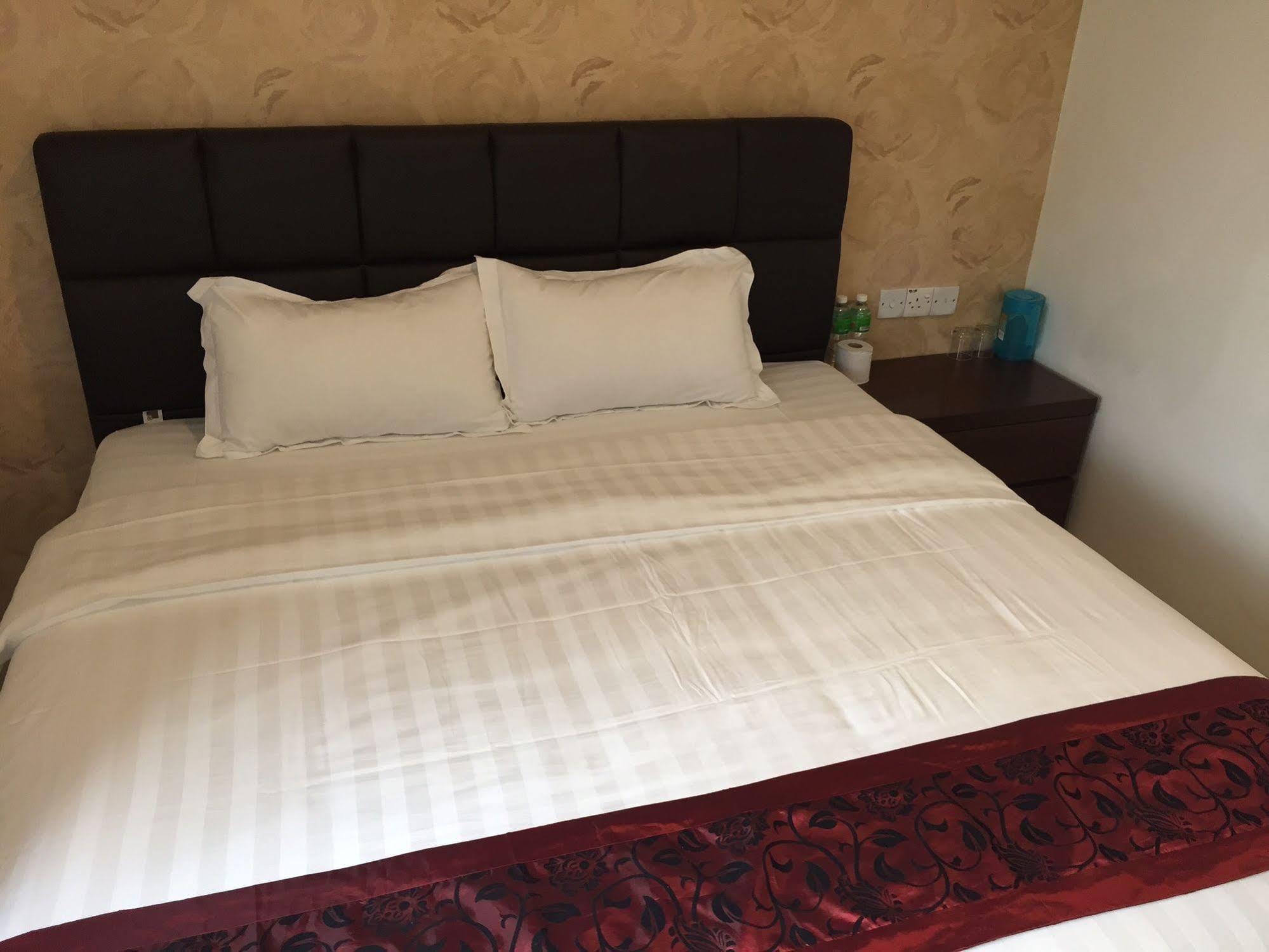 Havona Hotel - Taman Tropika Кулаи Экстерьер фото