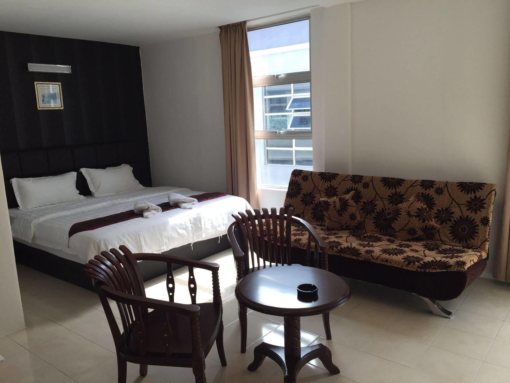 Havona Hotel - Taman Tropika Кулаи Экстерьер фото