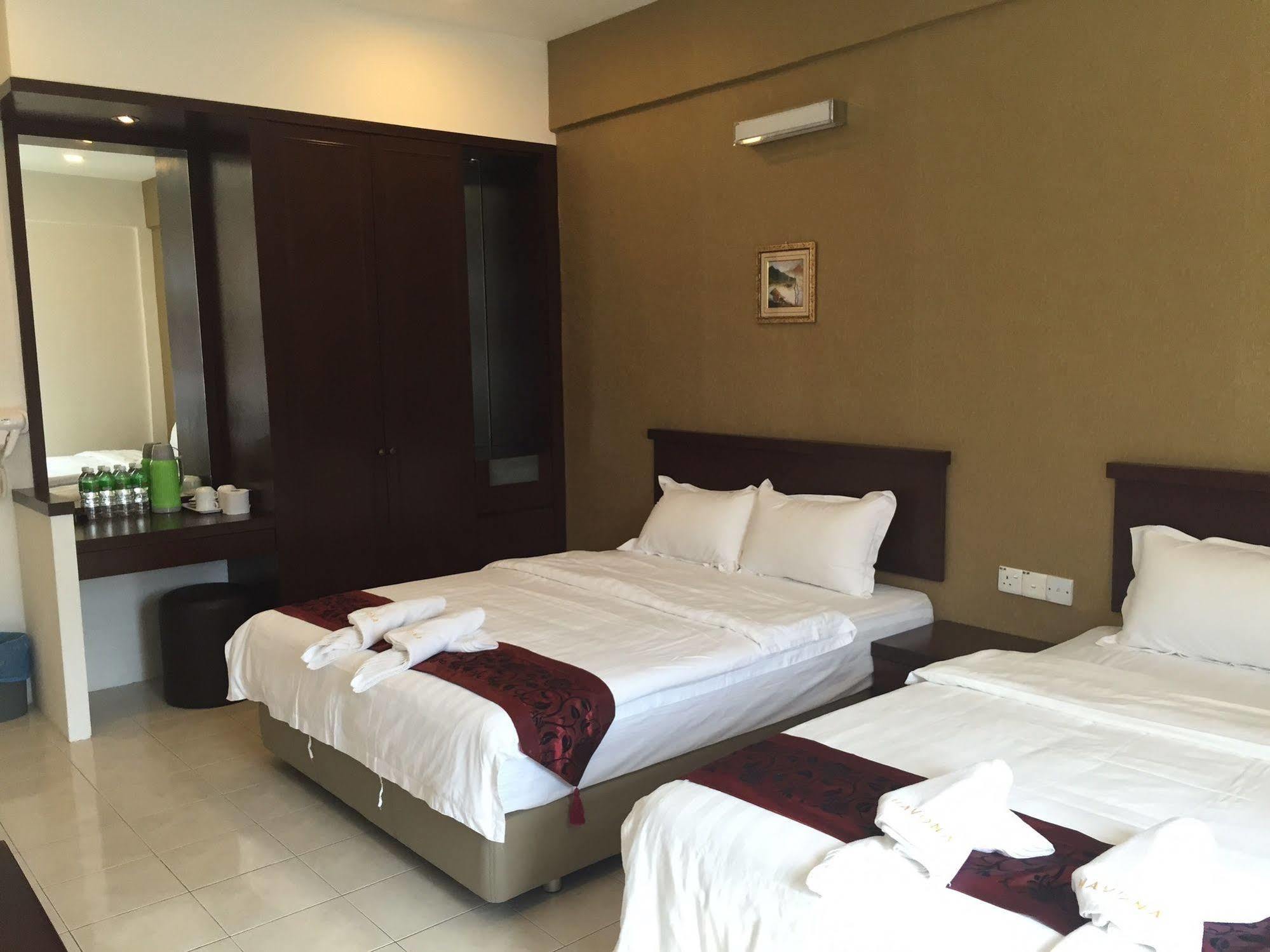 Havona Hotel - Taman Tropika Кулаи Экстерьер фото