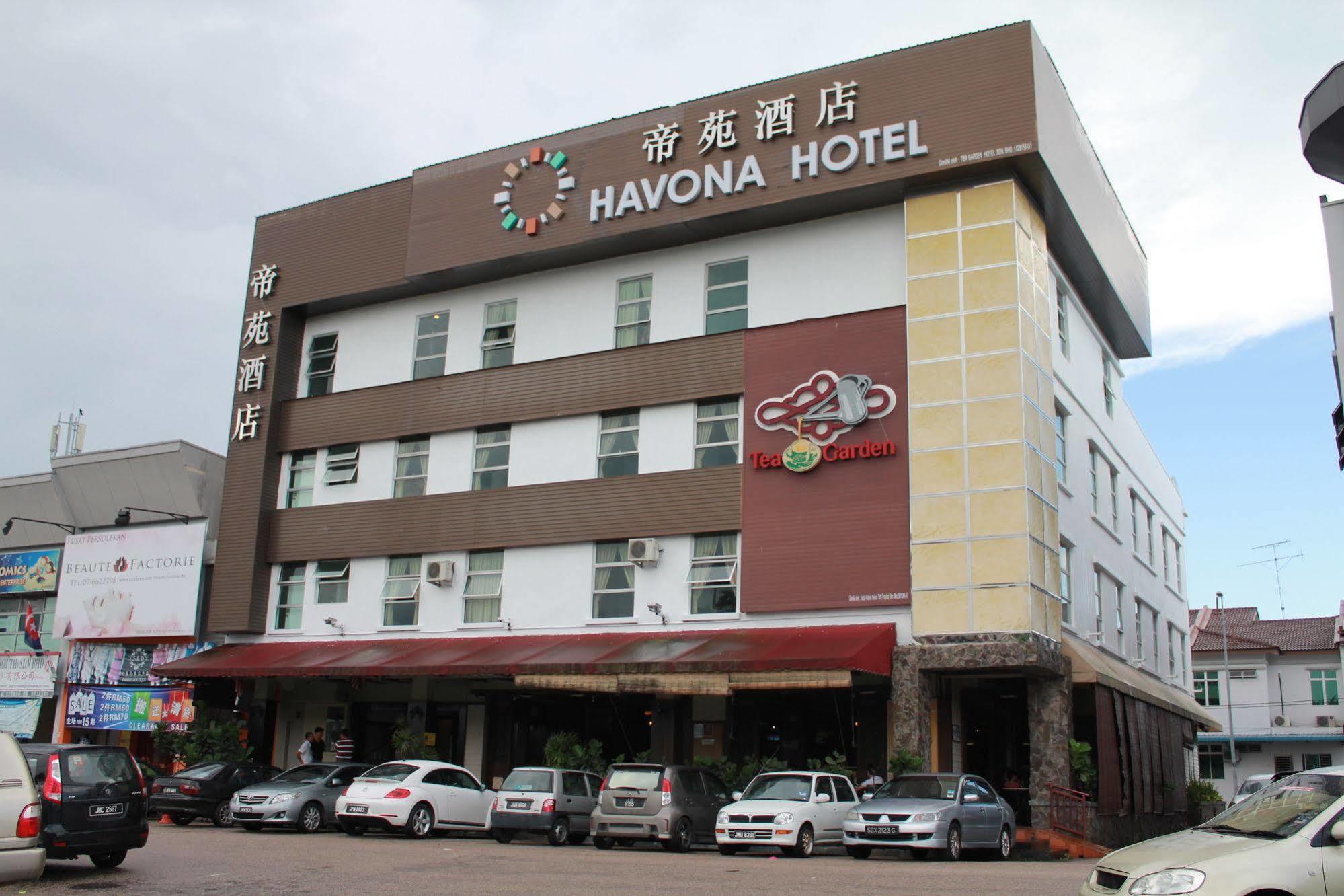Havona Hotel - Taman Tropika Кулаи Экстерьер фото